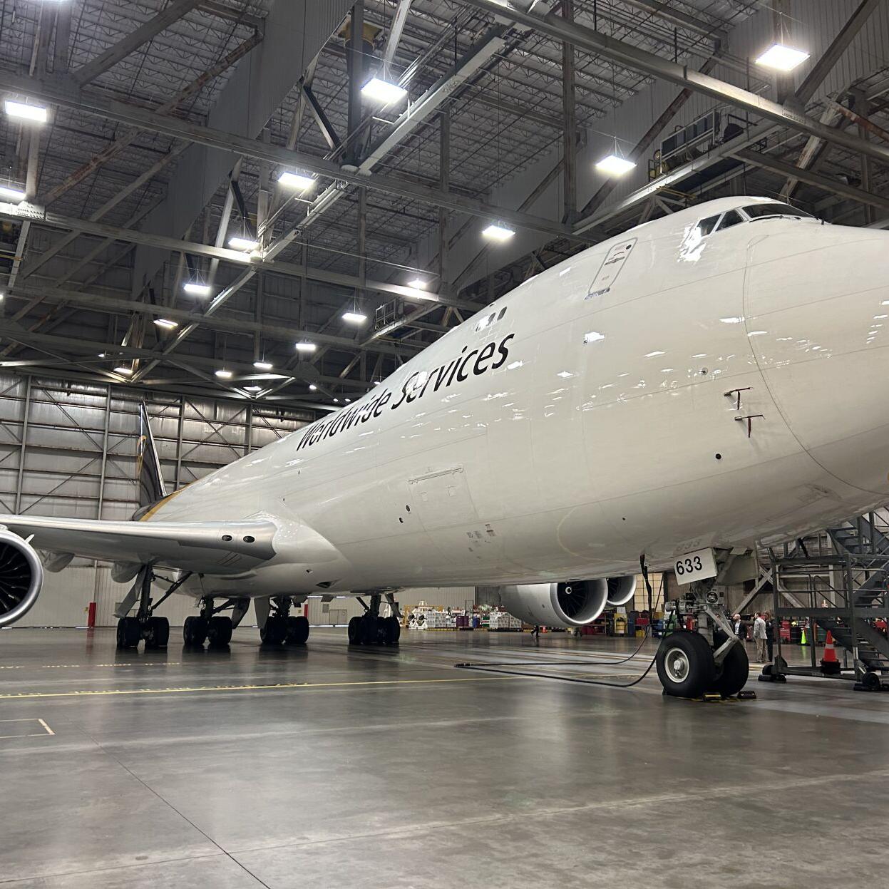 UPS 747-8 at Worldport